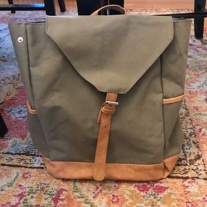 SOLD ELSEWHERE | NWOT DSW Hunter Green Canvas Backpack